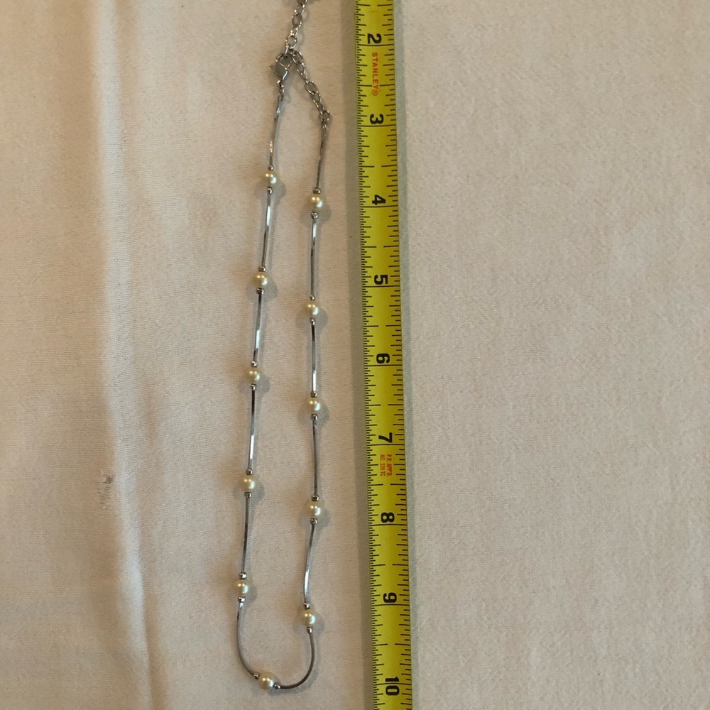costume jewelry ‘pearl’ silver tone necklace